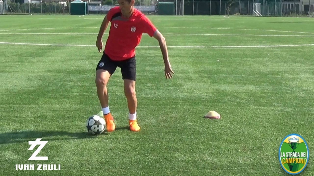 FEINTS AND DRIBBLINGS: Dribbling techniques with combined movements: outside touch, foot feint outside touch, inside cut, scissor